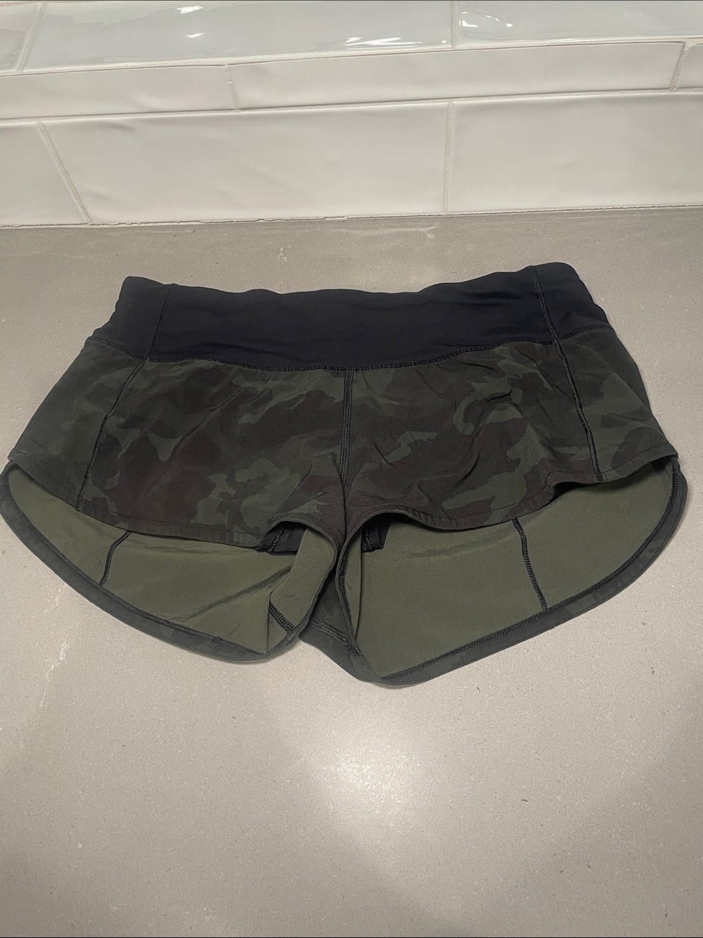 lululemon athletica speed up 2.5 inch Camo Athletic Shorts — Olive Green/Black